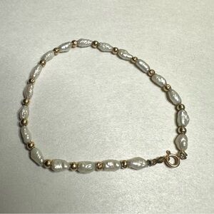 Elegant Pearl and 14 K Gold Beaded Bracelet